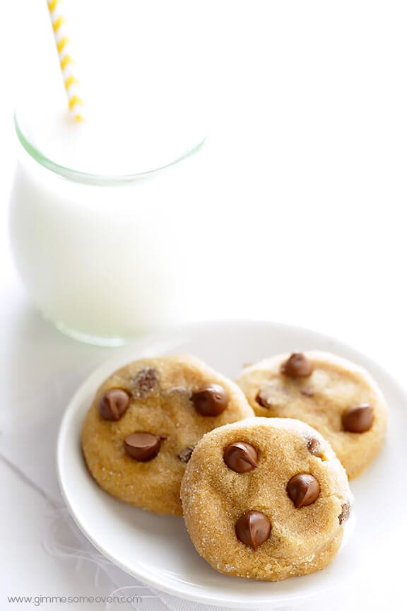 4-Ingredient Peanut Butter Chocolate Chip Cookies | gimmesomeoven.com 4-Ingredient Peanut Butter Chocolate Chip Cookies | gimmesomeoven.com