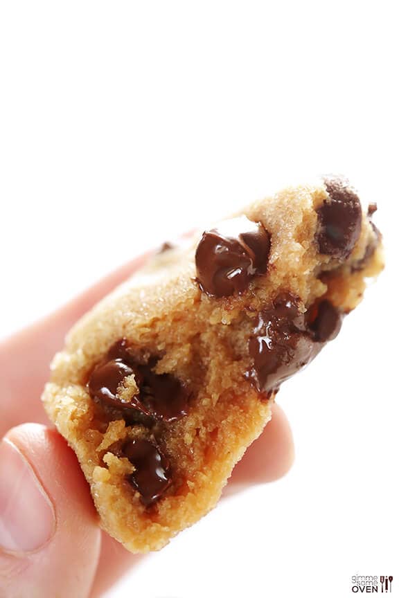 4-Ingredient Peanut Butter Chocolate Chip Cookies | gimmesomeoven.com 4-Ingredient Peanut Butter Chocolate Chip Cookies | gimmesomeoven.com