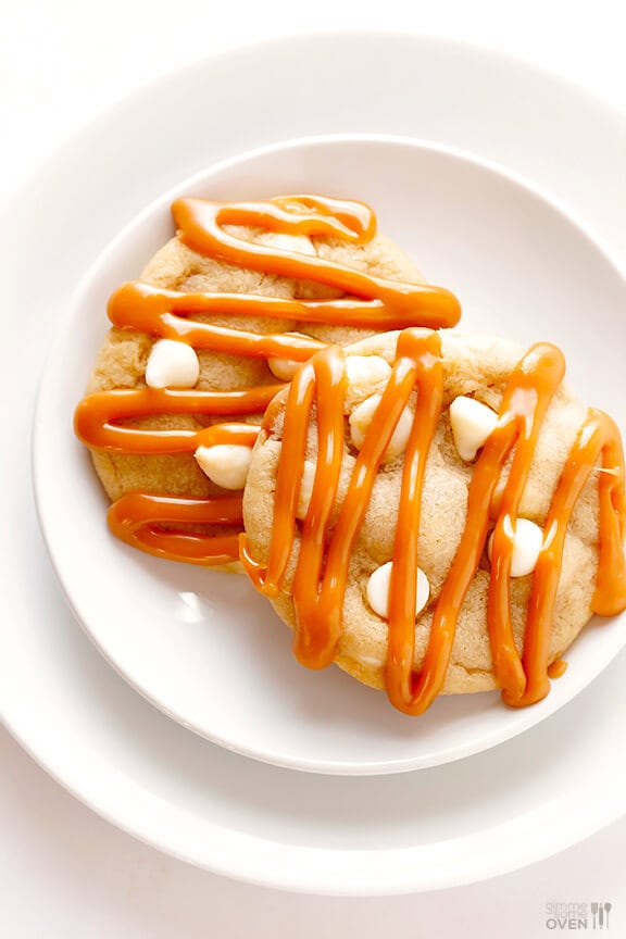 Caramel White Chocolate Cookies | gimmesomeoven.com Caramel White Chocolate Cookies | gimmesomeoven.com