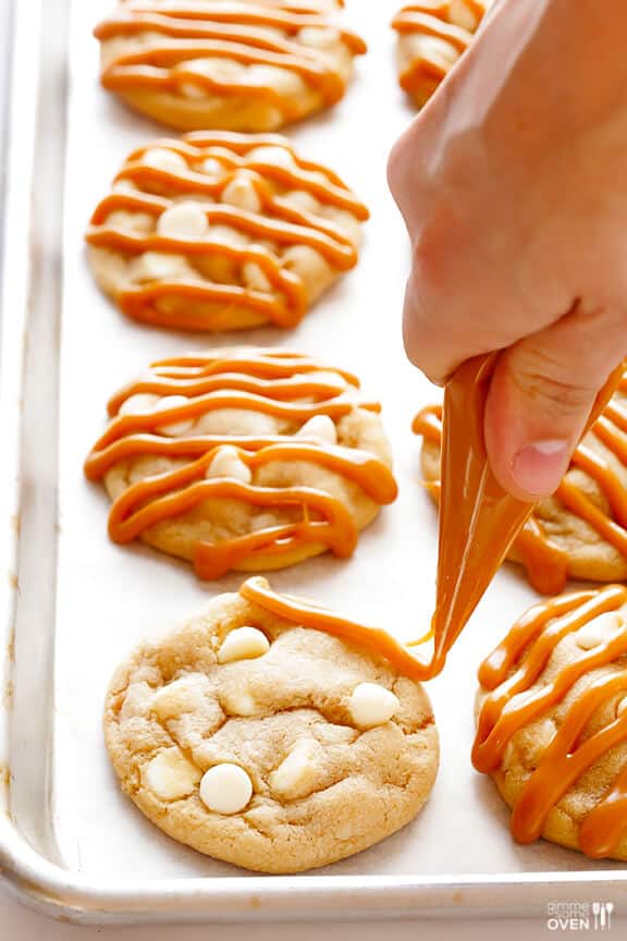 Caramel White Chocolate Cookies | gimmesomeoven.com Caramel White Chocolate Cookies | gimmesomeoven.com