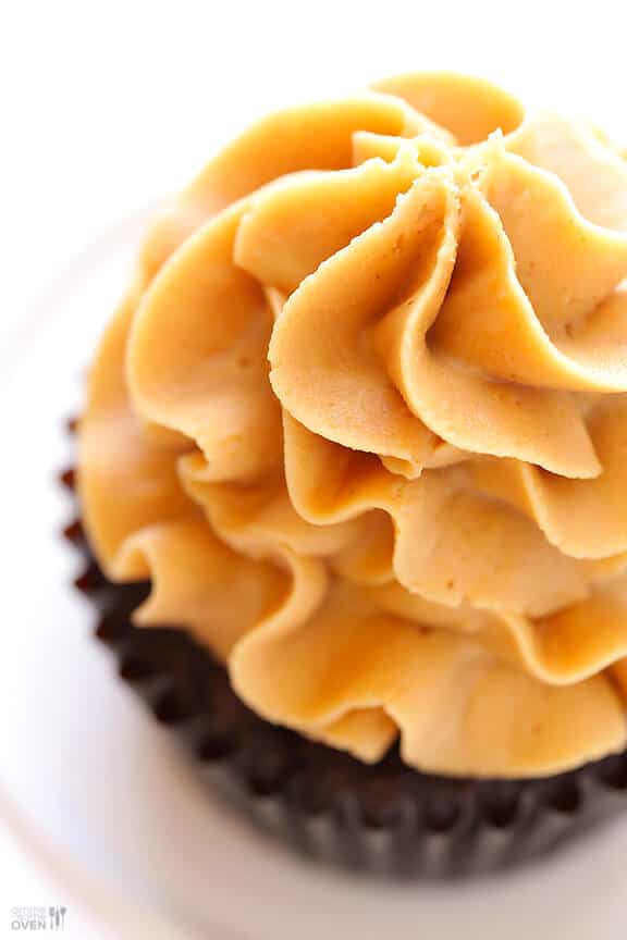 Chocolate Peanut Butter Cupcakes Recipe (with step-by-step tutorial) | gimmesomeoven.com Chocolate Peanut Butter Cupcakes Recipe (with step-by-step tutorial) | gimmesomeoven.com