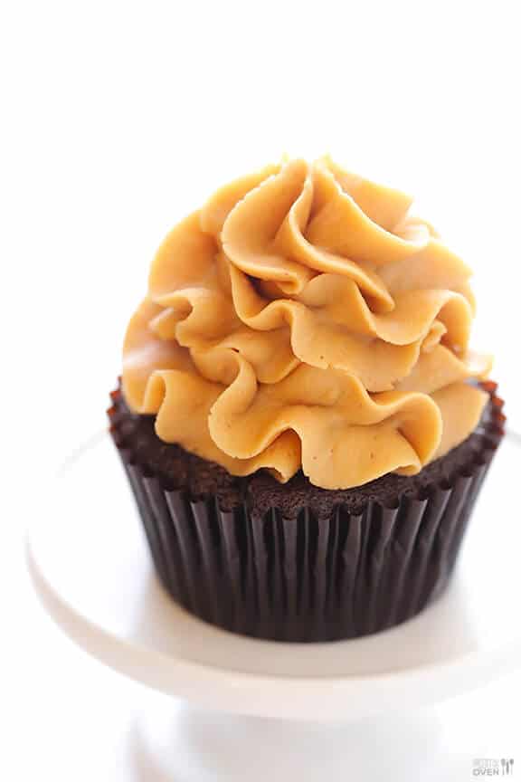 Chocolate Peanut Butter Cupcakes Recipe (with step-by-step tutorial) | gimmesomeoven.com Chocolate Peanut Butter Cupcakes Recipe (with step-by-step tutorial) | gimmesomeoven.com