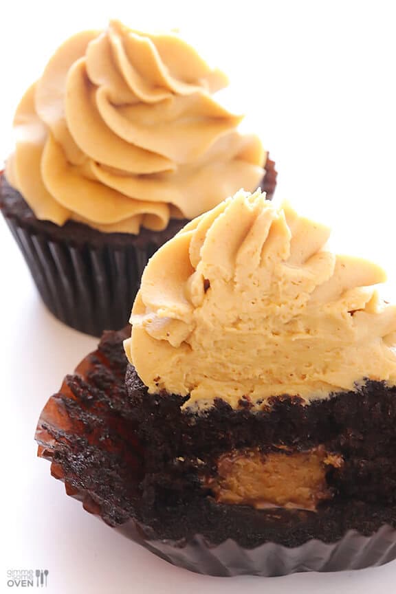 Chocolate Peanut Butter Cupcakes Recipe (with step-by-step tutorial) | gimmesomeoven.com Chocolate Peanut Butter Cupcakes Recipe (with step-by-step tutorial) | gimmesomeoven.com
