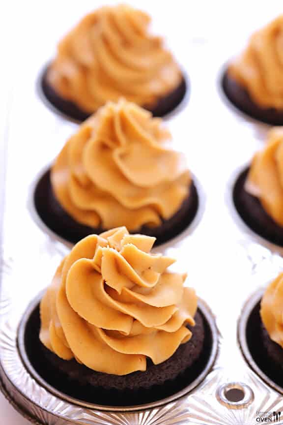 Chocolate Peanut Butter Cupcakes Recipe (with step-by-step tutorial) | gimmesomeoven.com Chocolate Peanut Butter Cupcakes Recipe (with step-by-step tutorial) | gimmesomeoven.com
