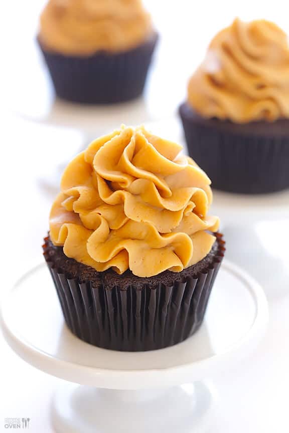 Chocolate Peanut Butter Cupcakes Recipe (with step-by-step tutorial) | gimmesomeoven.com Chocolate Peanut Butter Cupcakes Recipe (with step-by-step tutorial) | gimmesomeoven.com