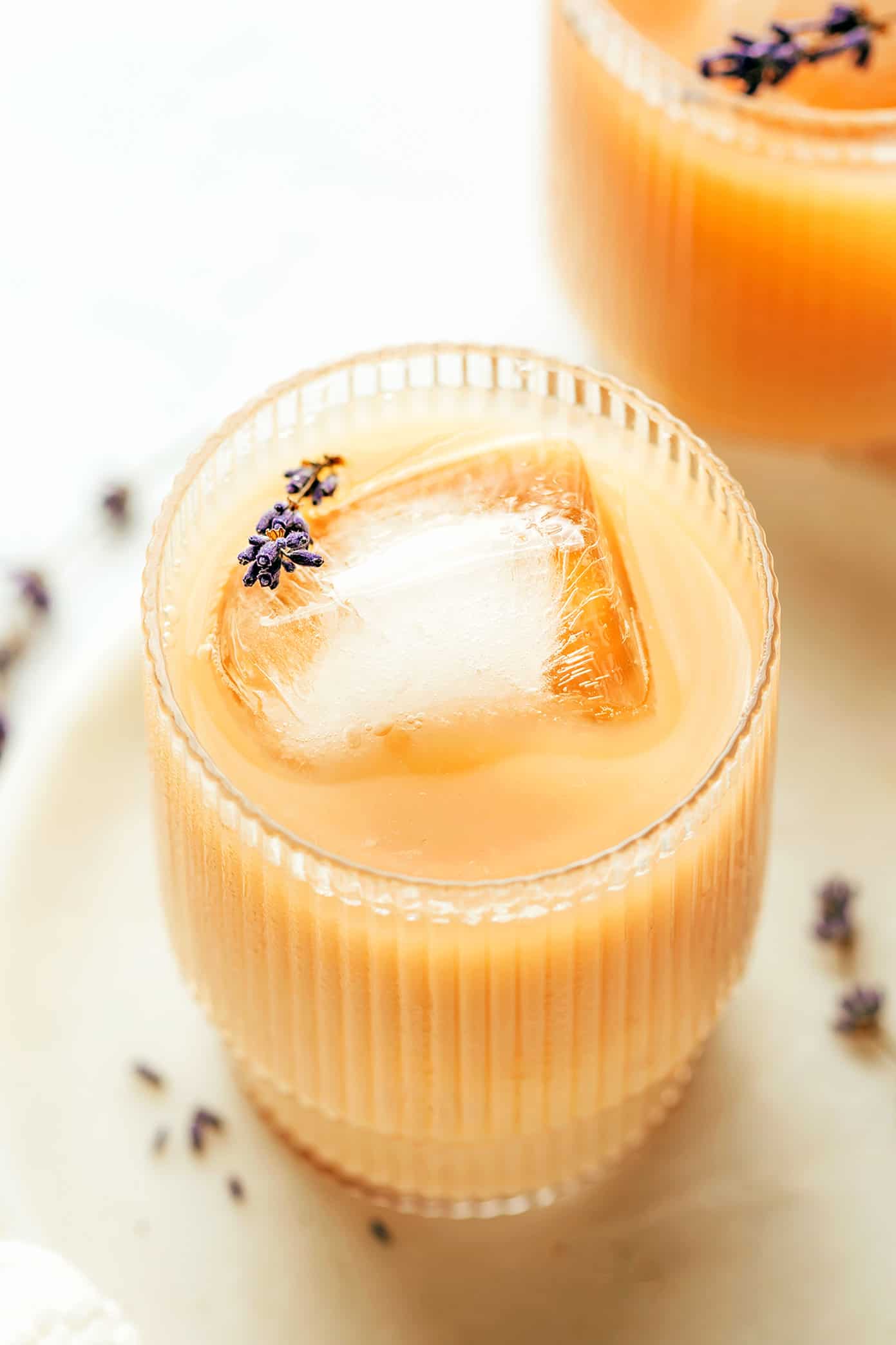 This cozy London Fog (Earl Grey) latte recipe is easy to make hot or iced and brewed with a lovely hint of lavender, vanilla, honey and your choice of milk. It's the perfect cozy drink to warm you up in the winter or a refreshing drink to cool off in the summer, and always so delicious! | gimmesomeoven.com Iced London Fog Latte