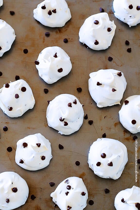 35-Calorie Chocolate Chip Meringue Cookies | gimmesomeoven.com 35-Calorie Chocolate Chip Meringue Cookies | gimmesomeoven.com