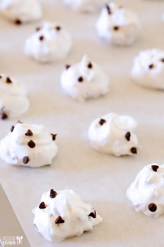 35-Calorie Chocolate Chip Meringue Cookies | gimmesomeoven.com 35-Calorie Chocolate Chip Meringue Cookies | gimmesomeoven.com