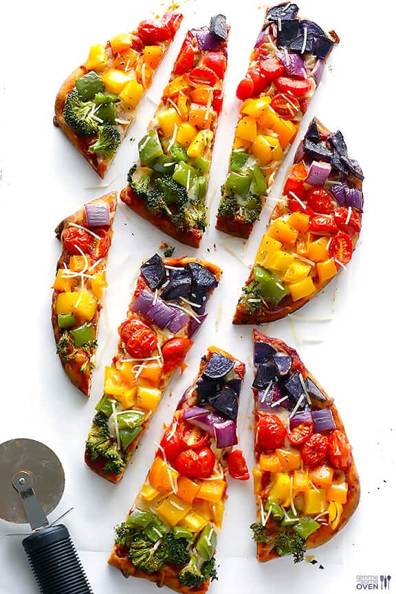 Rainbow Veggie Flatbread Pizza - quick, healthier, and SO tasty! | gimmesomeoven.com Rainbow Veggie Flatbread Pizza - quick, healthier, and SO tasty! | gimmesomeoven.com