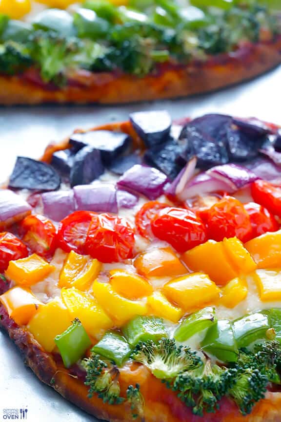Rainbow Veggie Flatbread Pizza - quick, healthier, and SO tasty! | gimmesomeoven.com Rainbow Veggie Flatbread Pizza - quick, healthier, and SO tasty! | gimmesomeoven.com