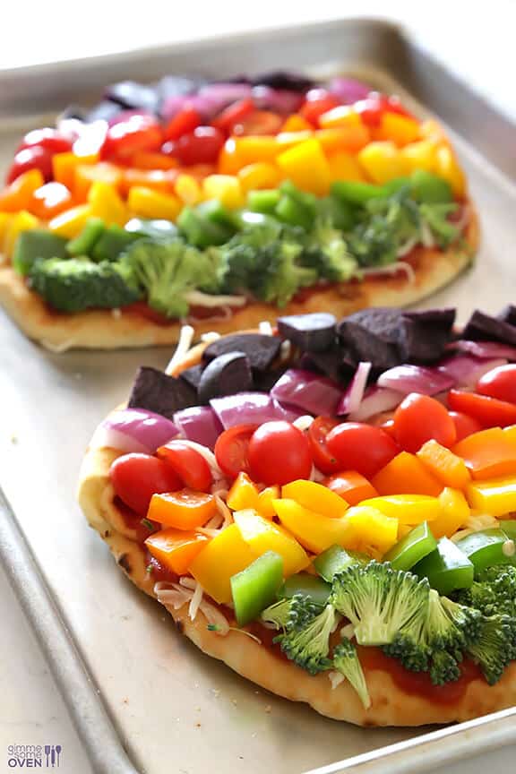 Rainbow Veggie Flatbread Pizza | gimmesomeoven.com Rainbow Veggie Flatbread Pizza | gimmesomeoven.com