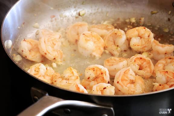 15-Minute Skinny Shrimp Scampi Recipe | gimmesomeoven.com 15-Minute Skinny Shrimp Scampi Recipe | gimmesomeoven.com
