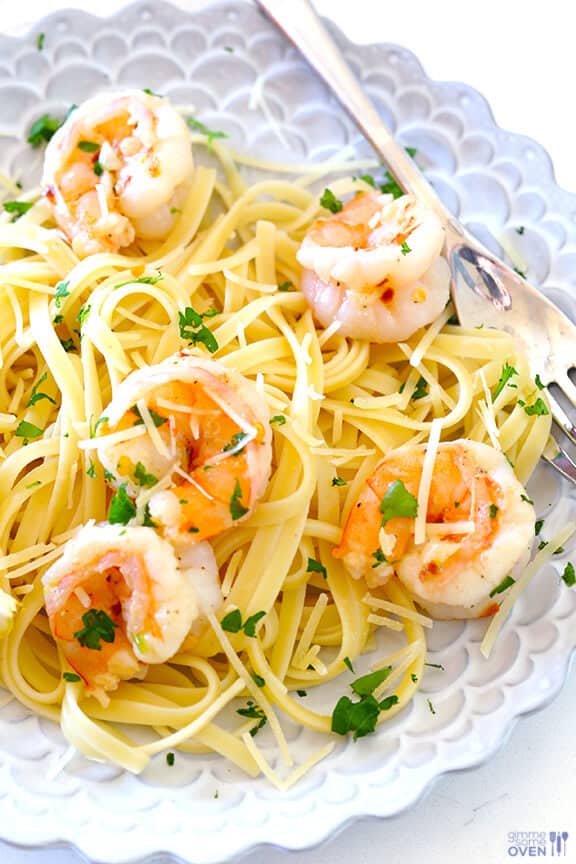 15-Minute Skinny Shrimp Scampi Recipe | gimmesomeoven.com 15-Minute Skinny Shrimp Scampi Recipe | gimmesomeoven.com