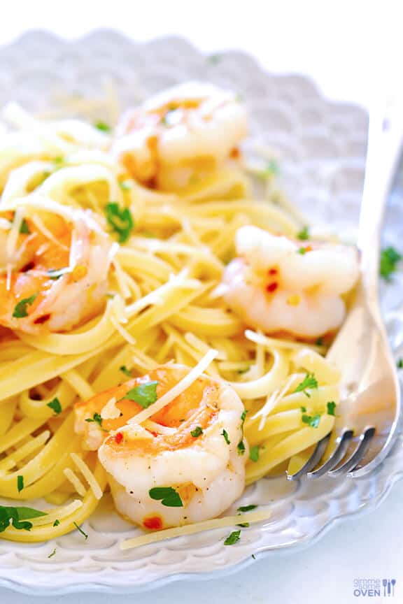 15-Minute Skinny Shrimp Scampi Recipe | gimmesomeoven.com 15-Minute Skinny Shrimp Scampi Recipe | gimmesomeoven.com