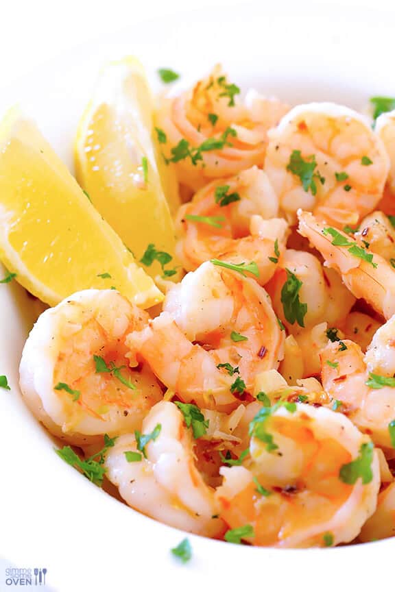 15-Minute Skinny Shrimp Scampi Recipe | gimmesomeoven.com 15-Minute Skinny Shrimp Scampi Recipe | gimmesomeoven.com