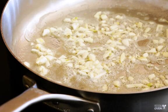15-Minute Skinny Shrimp Scampi Recipe | gimmesomeoven.com 15-Minute Skinny Shrimp Scampi Recipe | gimmesomeoven.com
