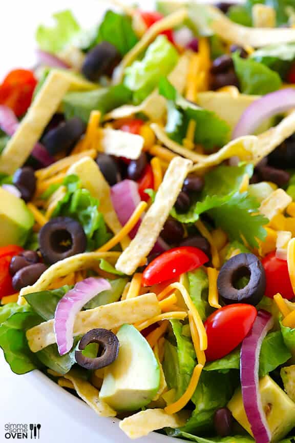 Skinny Taco Salad Recipe | gimmesomeoven.com Skinny Taco Salad Recipe | gimmesomeoven.com
