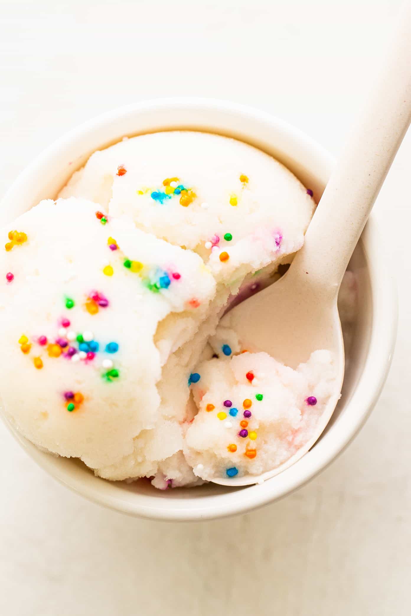 This fun snow ice cream recipe is super fun and easy to make in just 5 minutes! All you need are a few scoops of fresh snow (or shaved ice), milk, sugar, vanilla and a pinch of salt. It's the perfect snow day activity for kids...or kids at heart! | gimmesomeoven.com Snow Ice Cream in Bowl with Sprinkles