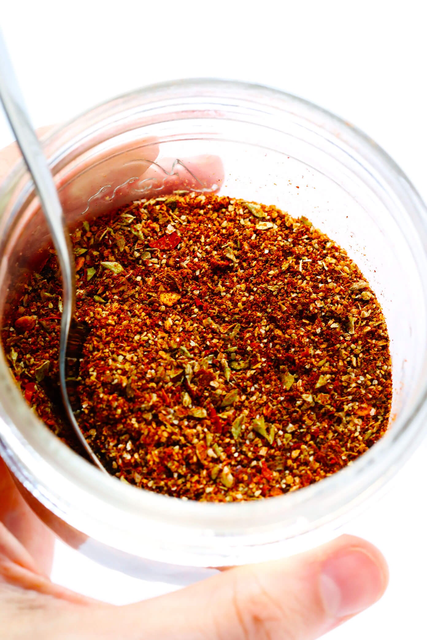 This homemade taco seasoning recipe is easy to make in just a few minutes with ingredients you already have in your spice cabinet. And it tastes great with everything from proteins (chicken, beef, pork, shrimp, tofu, etc.) to veggies, rice, beans, dips, salsa and more. | gimmesomeoven.com How To Make Taco Seasoning