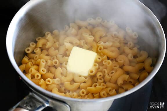 Blue Cheese and Bacon Macaroni and Cheese | gimmesomeoven.com Blue Cheese and Bacon Macaroni and Cheese | gimmesomeoven.com