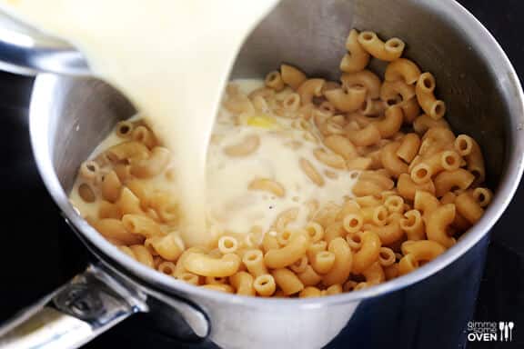 Blue Cheese and Bacon Macaroni and Cheese | gimmesomeoven.com Blue Cheese and Bacon Macaroni and Cheese | gimmesomeoven.com