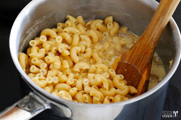 Blue Cheese and Bacon Macaroni and Cheese | gimmesomeoven.com Blue Cheese and Bacon Macaroni and Cheese | gimmesomeoven.com