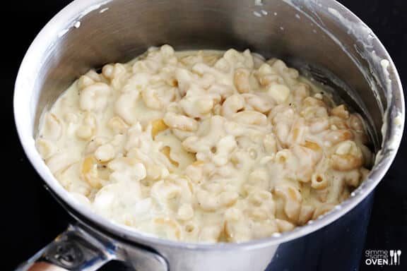 Blue Cheese and Bacon Macaroni and Cheese | gimmesomeoven.com Blue Cheese and Bacon Macaroni and Cheese | gimmesomeoven.com