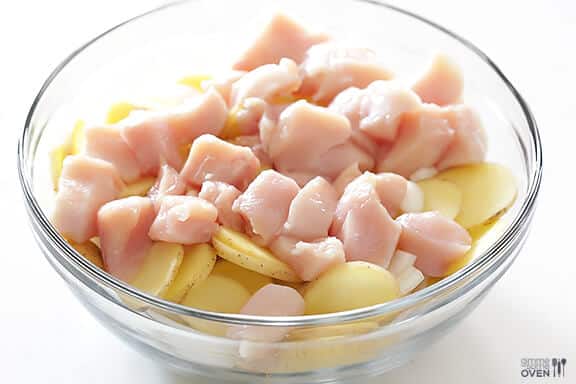 Easy Lemon Chicken Potato Casserole | gimmesomeoven.com Easy Lemon Chicken Potato Casserole | gimmesomeoven.com