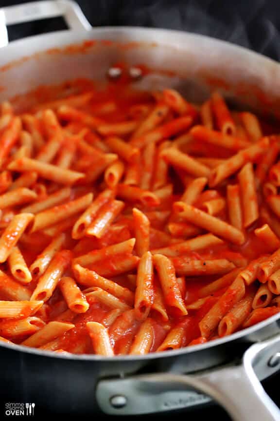 Pasta with Easy Roasted Red Pepper Sauce | gimmesomeoven.com Pasta with Easy Roasted Red Pepper Sauce | gimmesomeoven.com