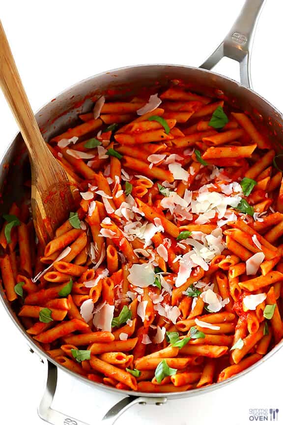 Pasta with Easy Roasted Red Pepper Sauce | gimmesomeoven.com Pasta with Easy Roasted Red Pepper Sauce | gimmesomeoven.com