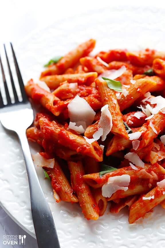 Pasta with Easy Roasted Red Pepper Sauce | gimmesomeoven.com Pasta with Easy Roasted Red Pepper Sauce | gimmesomeoven.com