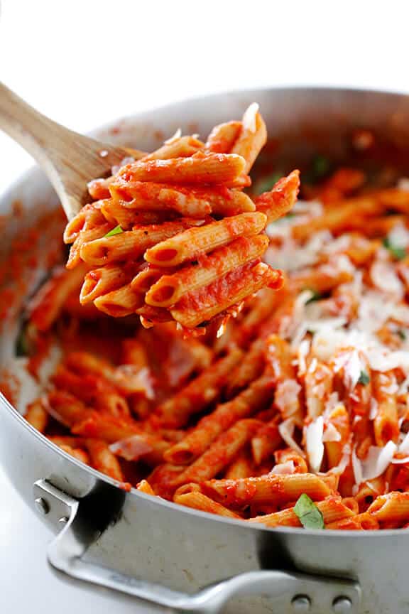 Pasta with Easy Roasted Red Pepper Sauce | gimmesomeoven.com Pasta with Easy Roasted Red Pepper Sauce | gimmesomeoven.com