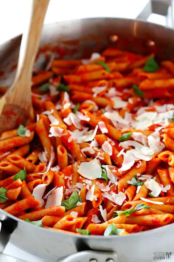 Pasta with Easy Roasted Red Pepper Sauce | gimmesomeoven.com Pasta with Easy Roasted Red Pepper Sauce | gimmesomeoven.com