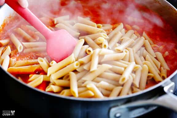 Pasta with Easy Roasted Red Pepper Sauce | gimmesomeoven.com Pasta with Easy Roasted Red Pepper Sauce | gimmesomeoven.com
