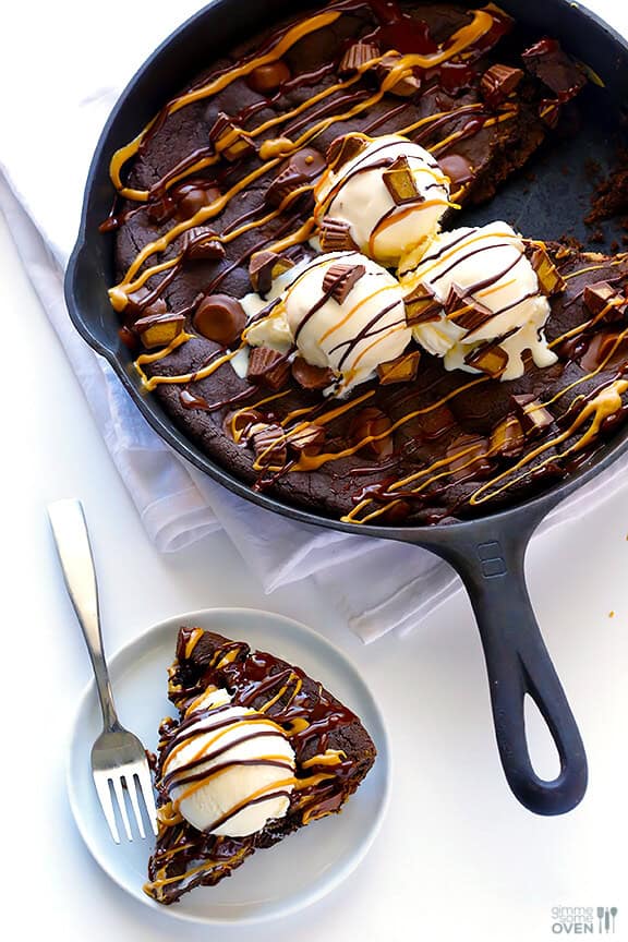 Chocolate Peanut Butter Skillet Cookie | gimmesomeoven.com #dessert Chocolate Peanut Butter Skillet Cookie | gimmesomeoven.com #dessert