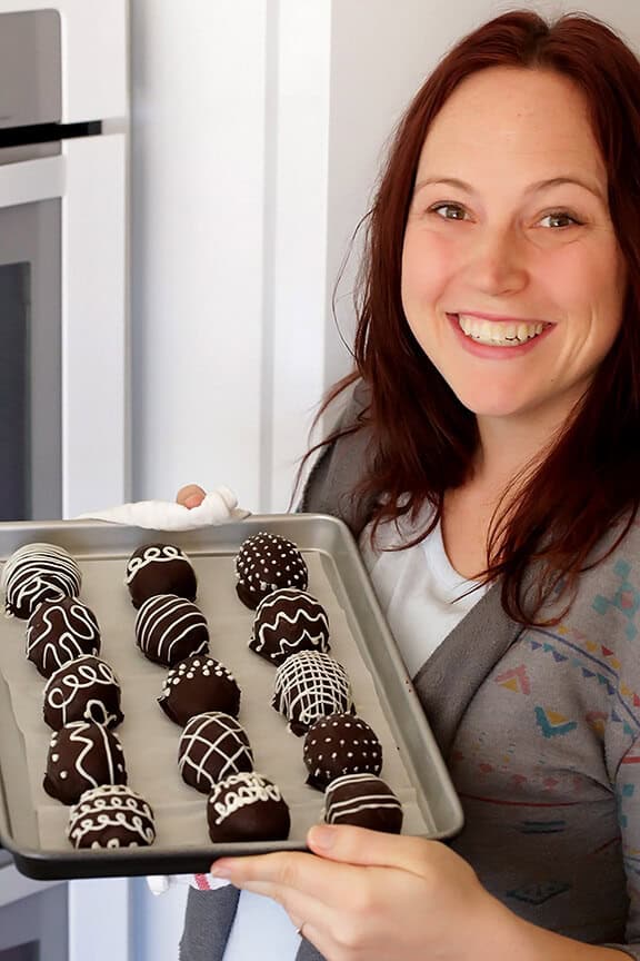 4-Ingredient Easter Egg Oreo Truffles | gimmesomeoven.com 4-Ingredient Easter Egg Oreo Truffles | gimmesomeoven.com