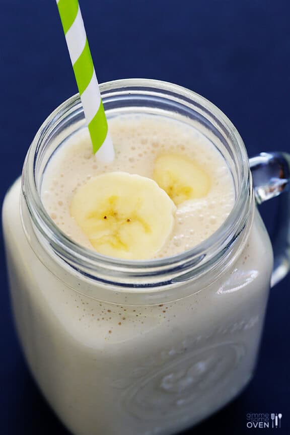 Peanut Butter Banana Smoothie Recipe | gimmesomeoven.com Peanut Butter Banana Smoothie Recipe | gimmesomeoven.com