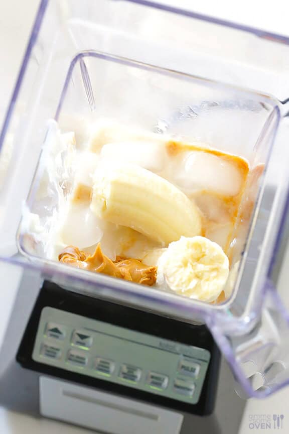 Peanut Butter Banana Smoothie Recipe | gimmesomeoven.com Peanut Butter Banana Smoothie Recipe | gimmesomeoven.com