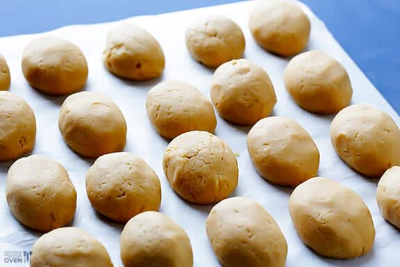 4-Ingredient Easter Egg (Golden) Oreo Truffles | gimmesomeoven.com 4-Ingredient Easter Egg (Golden) Oreo Truffles | gimmesomeoven.com