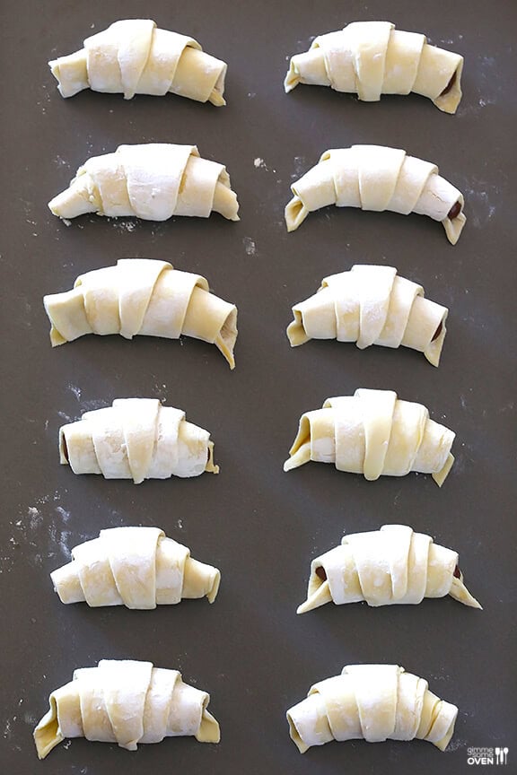 3 Ingredient Nutella Croissants | gimmesomeoven.com #dessert #chocolate 3 Ingredient Nutella Croissants | gimmesomeoven.com #dessert #chocolate