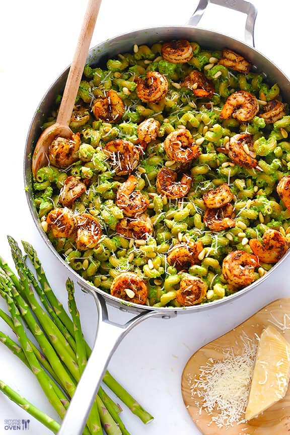 Asparagus-Spinach Pesto Pasta with Blackened Shrimp | gimmesomeoven.com #recipe Asparagus-Spinach Pesto Pasta with Blackened Shrimp | gimmesomeoven.com #recipe