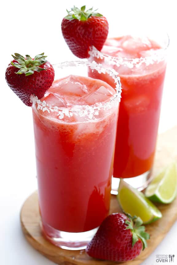 Fresh Strawberry Margarita -- all you need are 5 ingredients and 5 minutes to make these fresh and naturally-sweetened drinks! gimmesomeoven.com Fresh Strawberry Margarita -- all you need are 5 ingredients and 5 minutes to make these fresh and naturally-sweetened drinks! gimmesomeoven.com