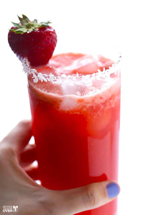 Fresh Strawberry Margarita -- all you need are 5 ingredients and 5 minutes to make these fresh and naturally-sweetened drinks! gimmesomeoven.com Fresh Strawberry Margarita -- all you need are 5 ingredients and 5 minutes to make these fresh and naturally-sweetened drinks! gimmesomeoven.com