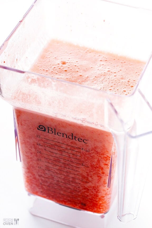 Fresh Strawberry Margarita -- all you need are 5 ingredients and 5 minutes to make these fresh and naturally-sweetened drinks! gimmesomeoven.com Fresh Strawberry Margarita -- all you need are 5 ingredients and 5 minutes to make these fresh and naturally-sweetened drinks! gimmesomeoven.com