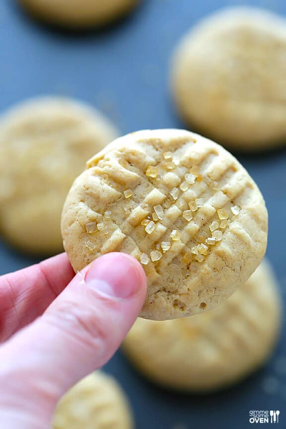Peanut Butter Banana Cookies | gimmesomeoven.com #dessert Peanut Butter Banana Cookies | gimmesomeoven.com #dessert