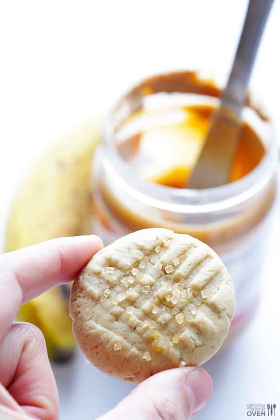 Peanut Butter Banana Cookies | gimmesomeoven.com #dessert Peanut Butter Banana Cookies | gimmesomeoven.com #dessert