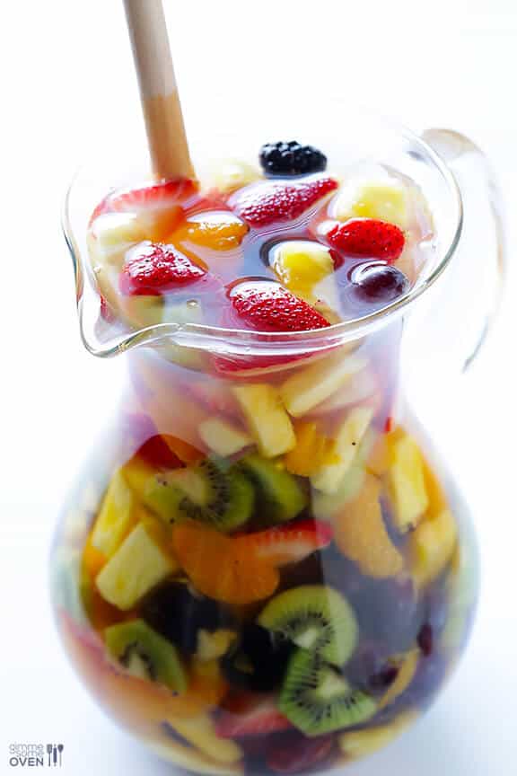 Easy Rainbow Sangria | gimmesomeoven.com #drinks #vegan #glutenfree Easy Rainbow Sangria | gimmesomeoven.com #drinks #vegan #glutenfree