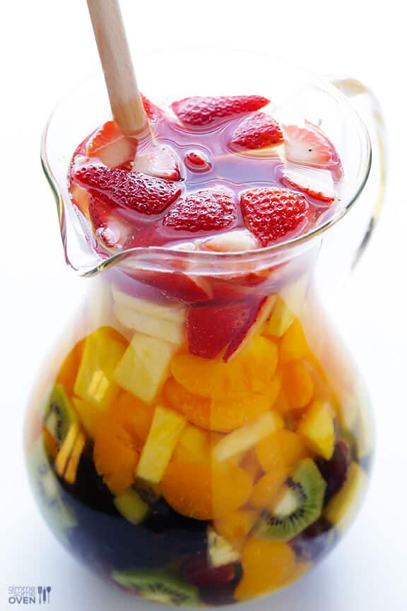Easy Rainbow Sangria | gimmesomeoven.com #drinks #vegan #glutenfree Easy Rainbow Sangria | gimmesomeoven.com #drinks #vegan #glutenfree
