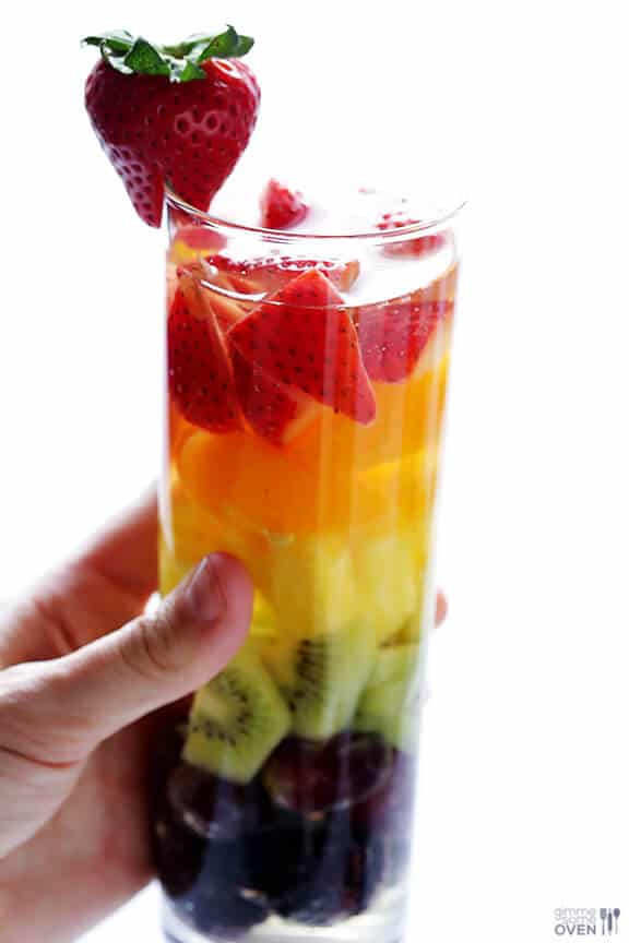 Easy Rainbow Sangria | gimmesomeoven.com #drinks #vegan #glutenfree Easy Rainbow Sangria | gimmesomeoven.com #drinks #vegan #glutenfree