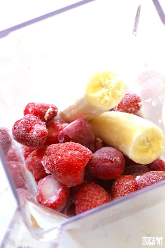 This Strawberry Banana Smoothie recipe is easy to make with just 5 ingredients, and always tastes so delicious! | gimmesomeoven.com #smoothie #strawberry #banana #breakfast #snack #healthy #glutenfree #vegan #vegetarian Strawberry banana smoothie ingredients